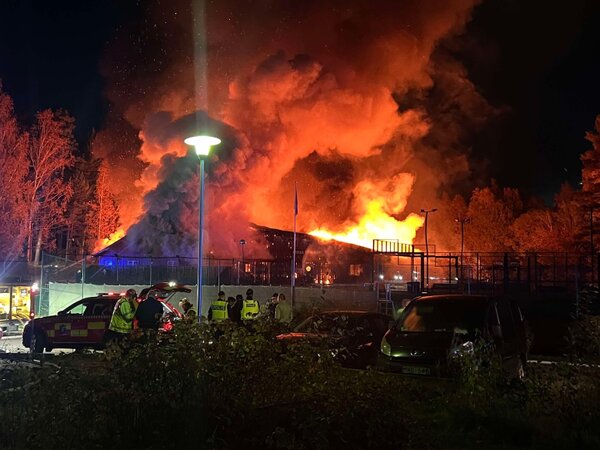 ‼️ Brand i tennishallen ‼️